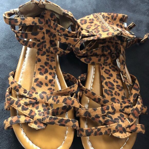 New never worn animal print buckle sandals. Side clasps . Zipper up the back. - Picture 4 of 8